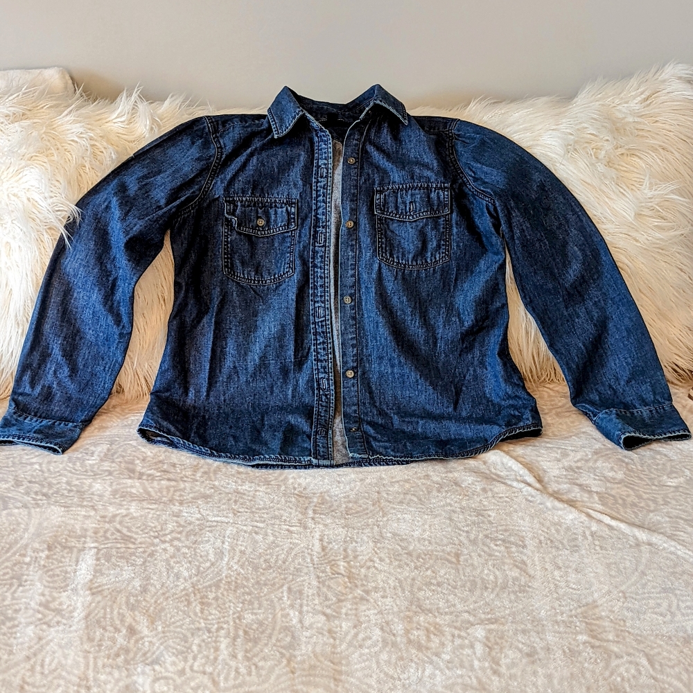 Banana Republic Size S. Button down Denim Shirt.